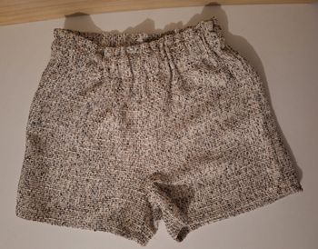 Short blanc, noir et beige à fils argentés brillants