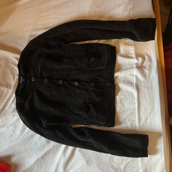 Gilet noir à trous