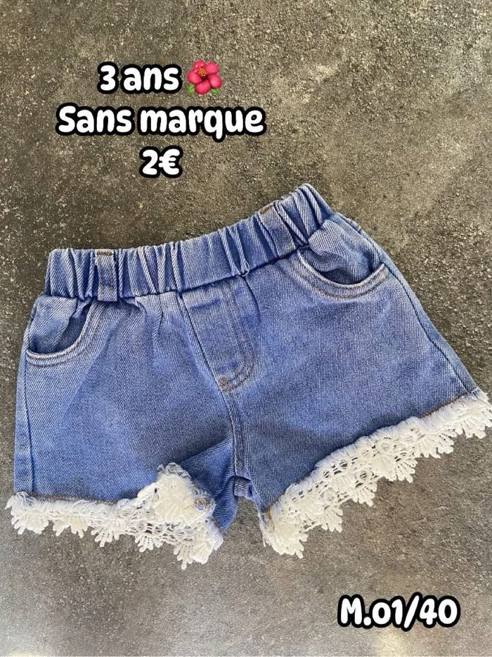 Short 🌺 3 ans 🌺 Sans marque