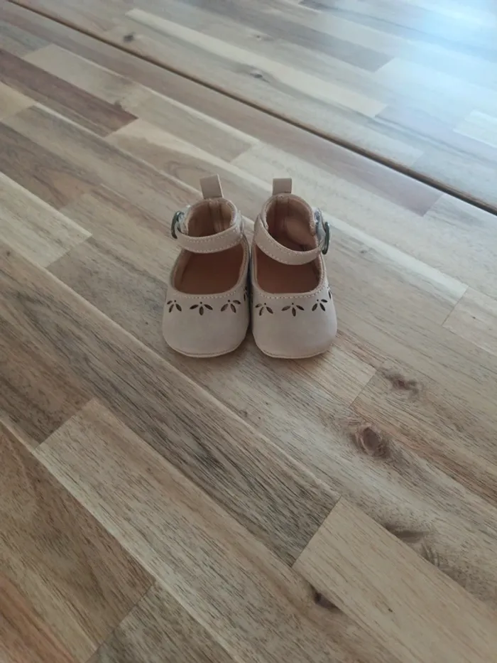 Lot chaussures - photo numéro 2