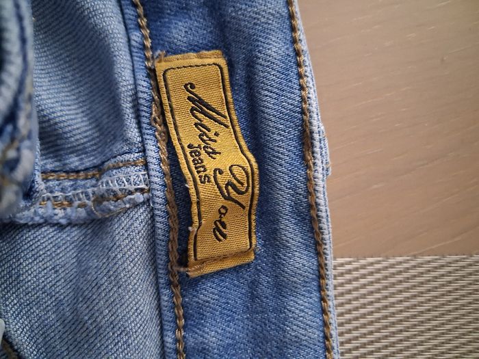 Jeans troué - photo numéro 4