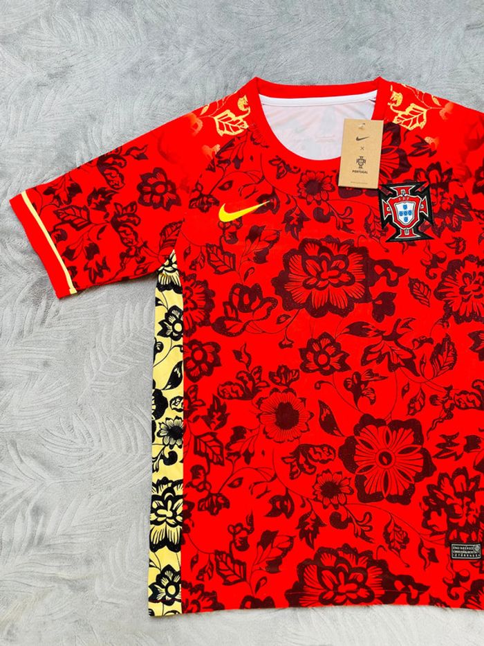 Maillot concept foot Portugal rouge fleurs taille S - photo numéro 2