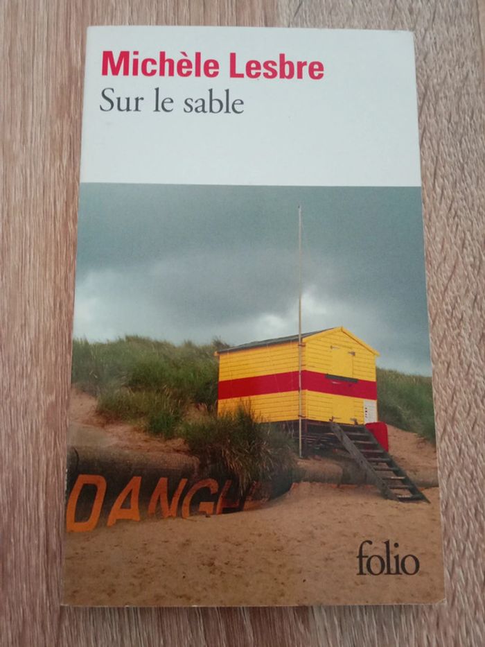 Michèle Lesbre 🪅 Sur le sable - photo numéro 1