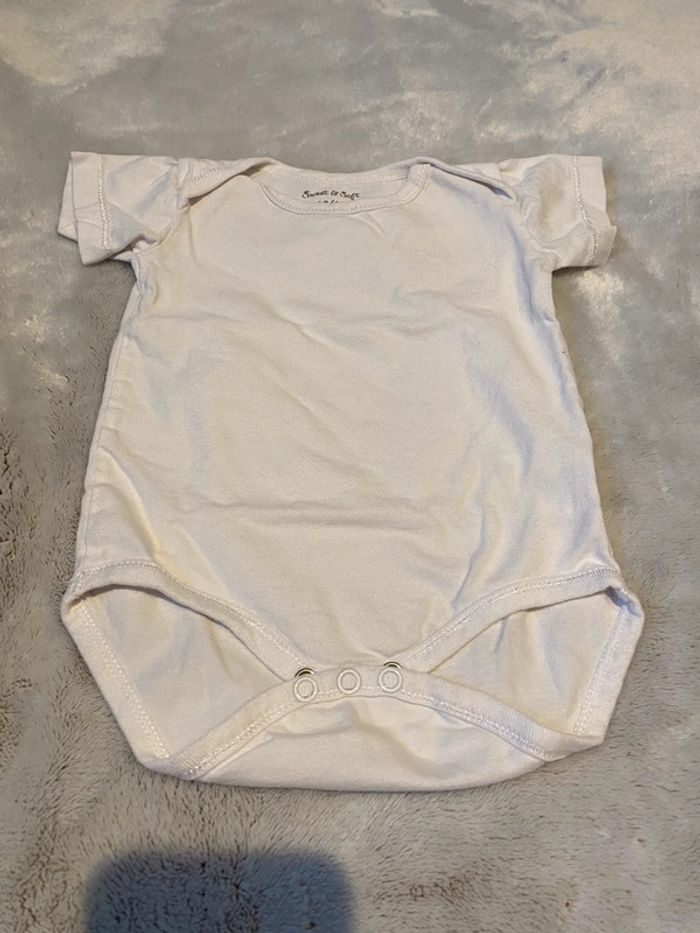 Lot de 7 bodies manches courtes 6 mois - photo numéro 5
