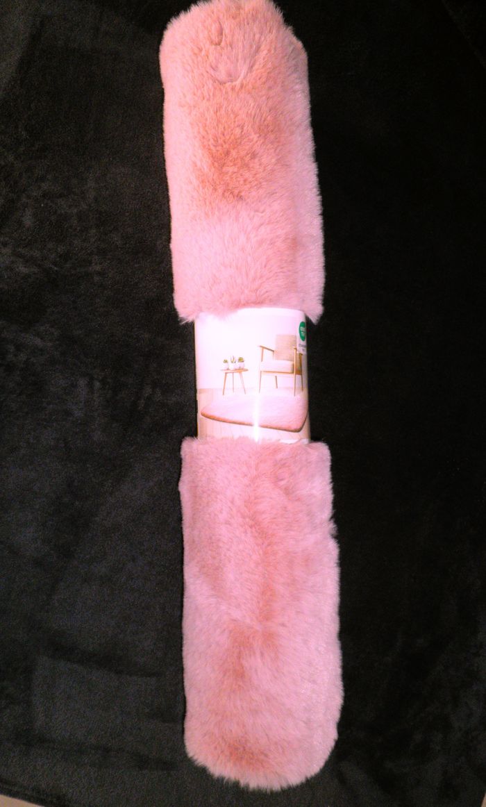 Tapis fourrure rose 60 x 120 cm NEUF