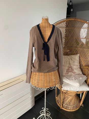 Pull Acanthe cachemire marron avec col V marine taille 1