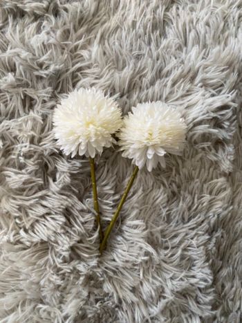 Lot de 2 fausses fleurs