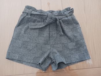 Short gris à carreaux