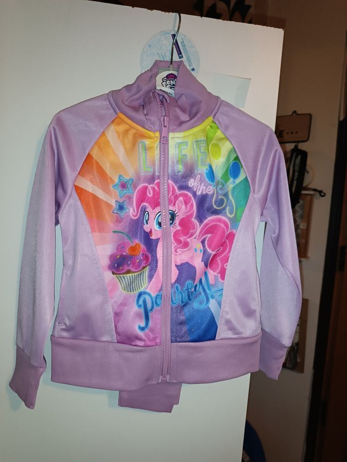 Jogging little poney