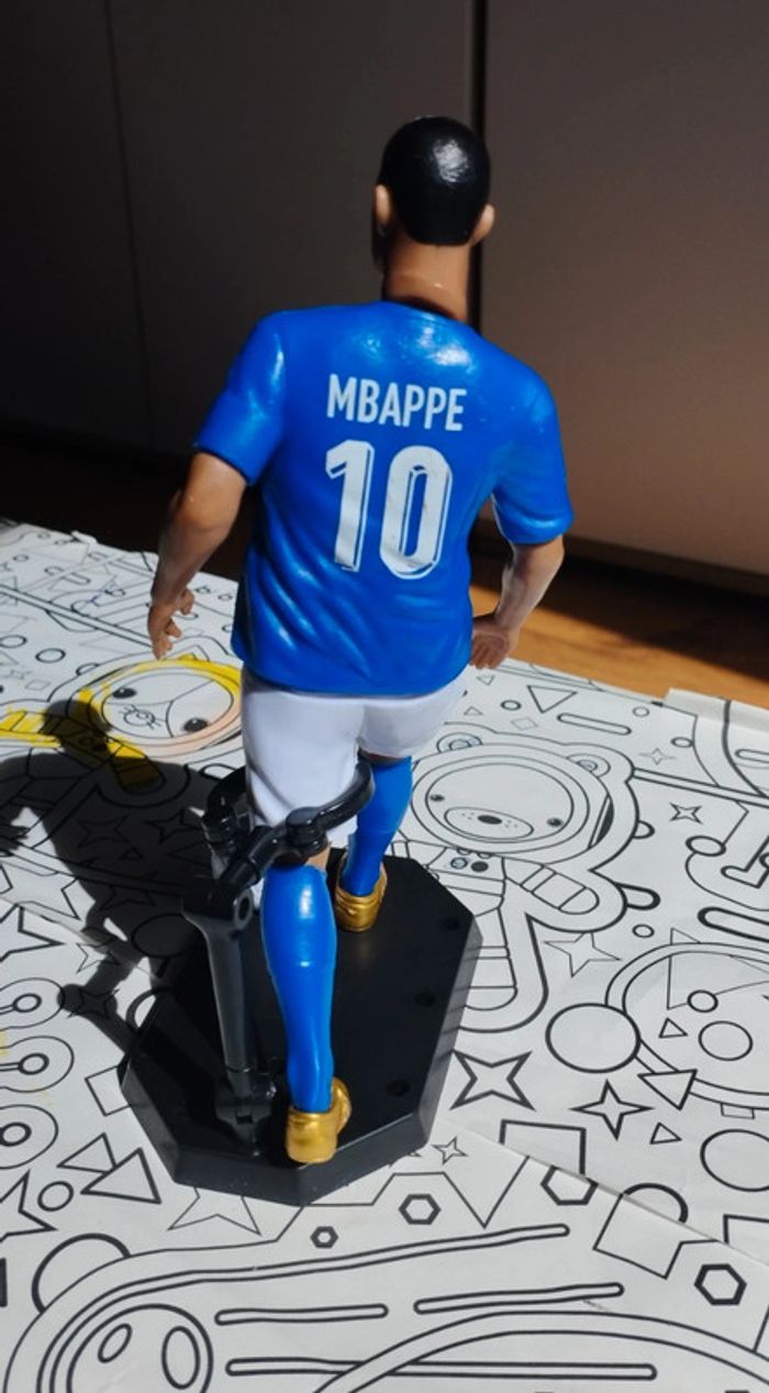 Grande figurine football neuve Kylian m'bappé équipe de France - photo numéro 2