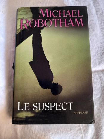 Livre le suspect