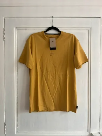 Tee shirt Nike jaune