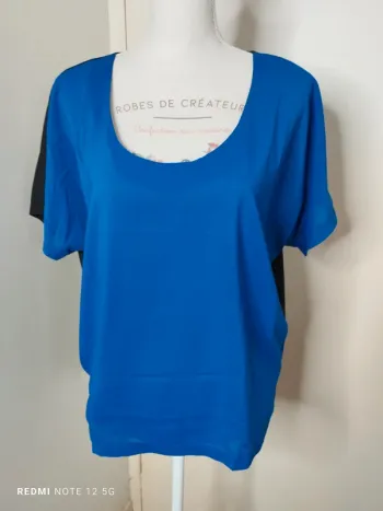 Jolie blouse bicolore 65% Viscose et 30% Soie taille L/XL