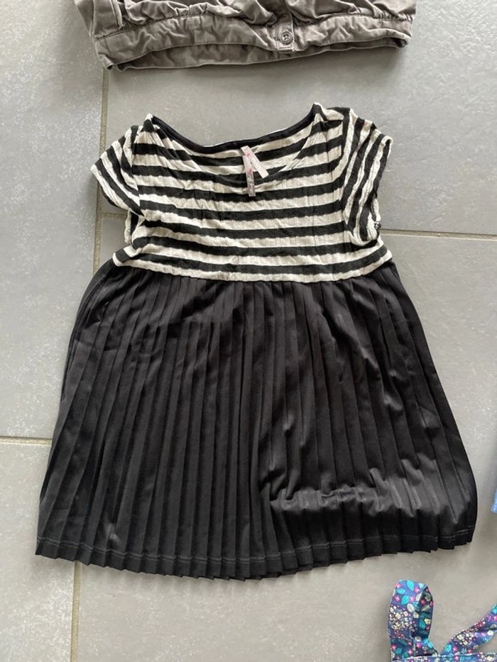 Lot 5 robes - photo numéro 4