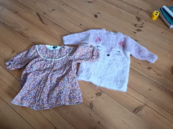 Lot de 2 robes d'hiver en 6 mois.