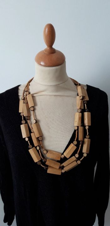 Collier en bois
