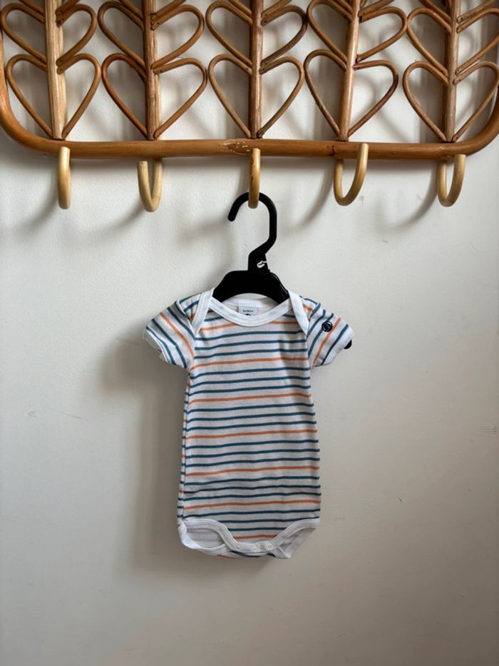 Lot 3 bodies blanc et bleu manches courtes Petit Bateau 3 mois - photo numéro 7