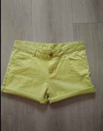Short Jaune taille 42