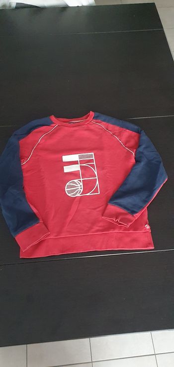 Sweat rouge neuf en 12 ans