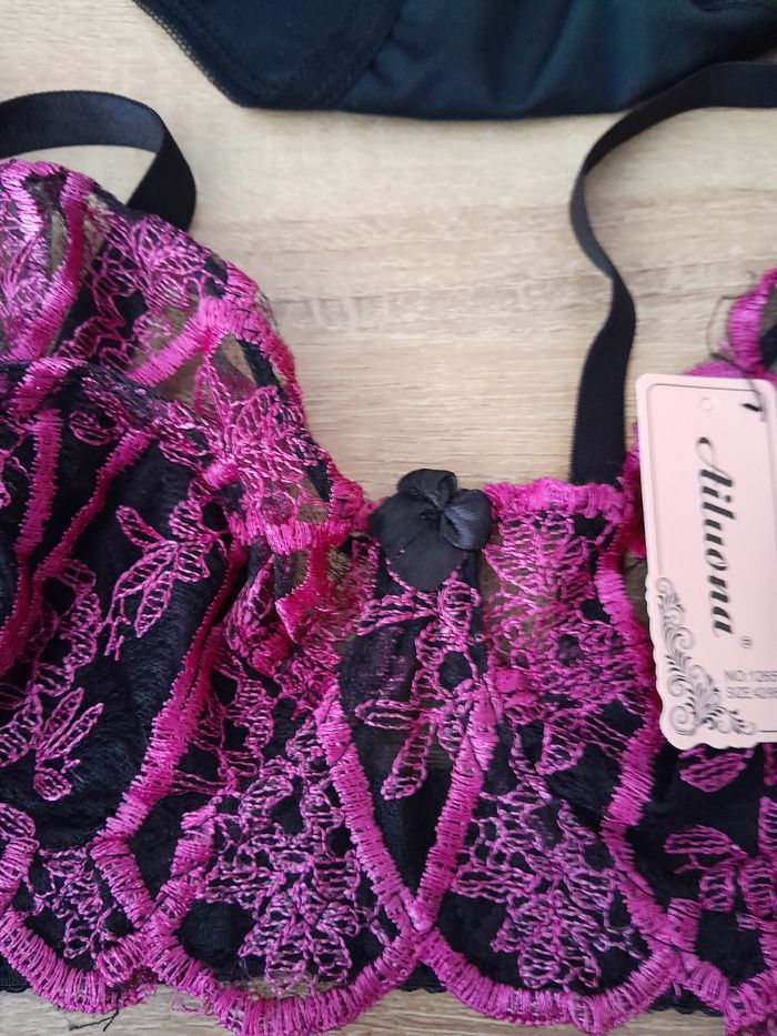 soutien gorge dentelle noire et rose fushia 95C + culotte XL - photo numéro 5