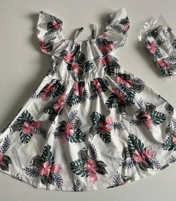 Très bel Ensemble robe à fleurs et chapeau assorti