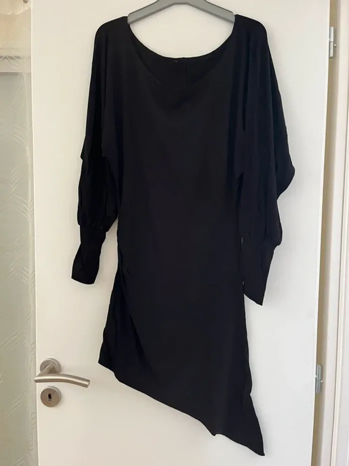 Robe noir manches longues