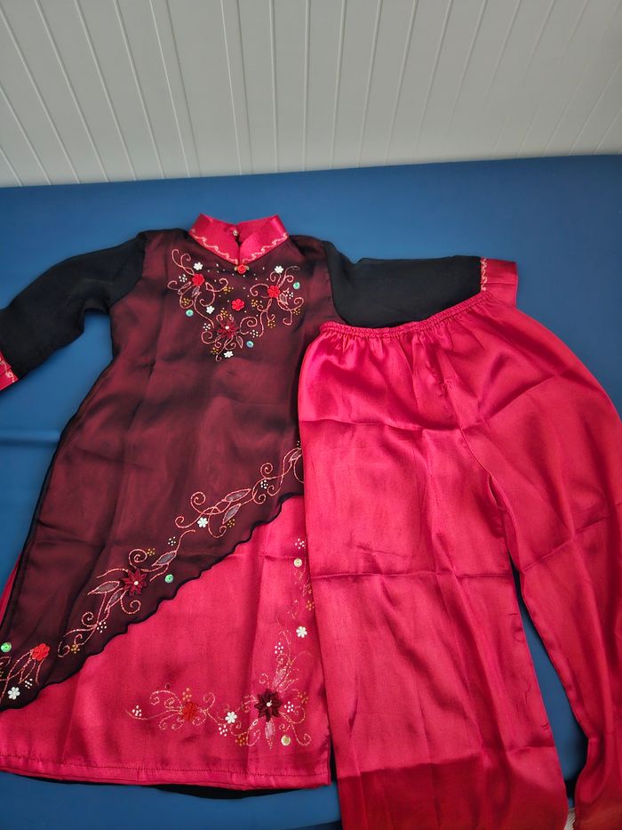 Emsemble  rouge japonais 4 ans