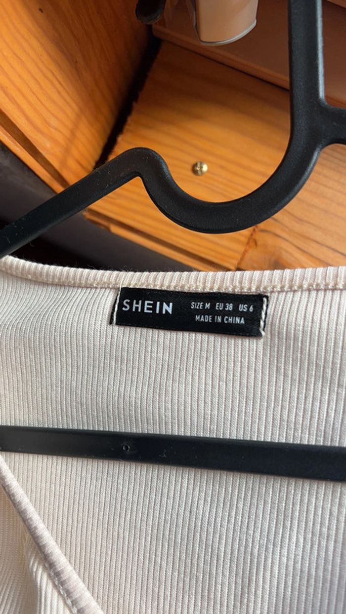 Top court shein taille m - photo numéro 2