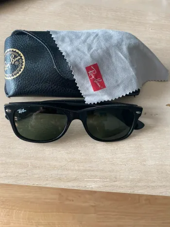 Lunette soleil + pochette