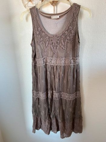 Robe dentelle taupe