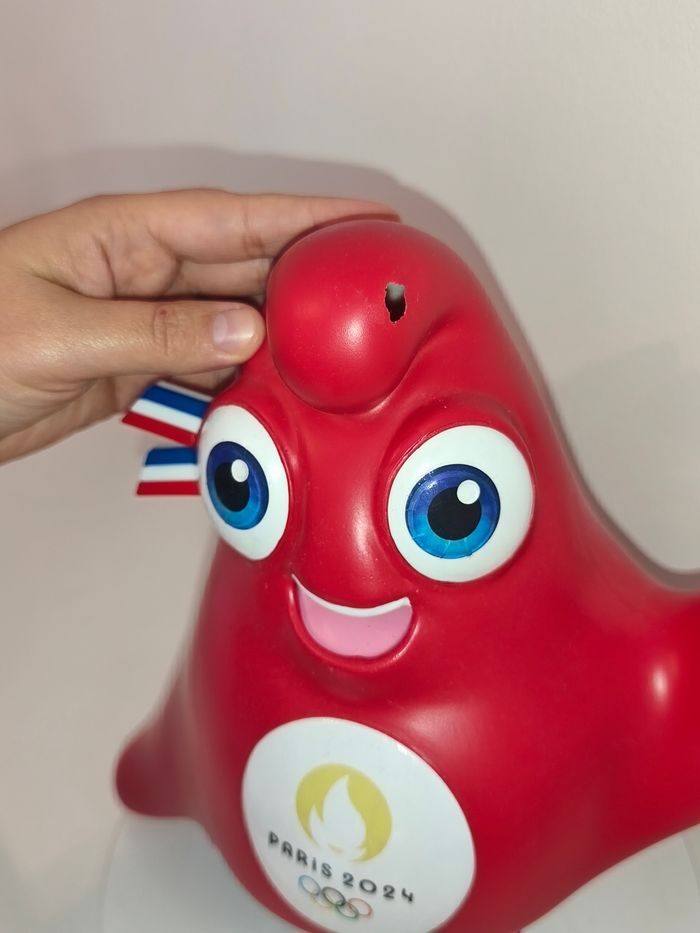 Grande figurine Paris 2024 - photo numéro 2