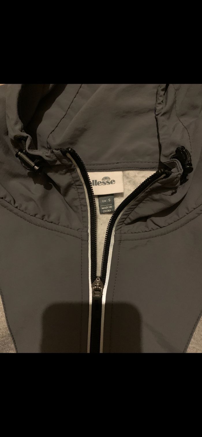 Pull ellesse à capuche taille S adulte couleur gris parfaite état - photo numéro 9