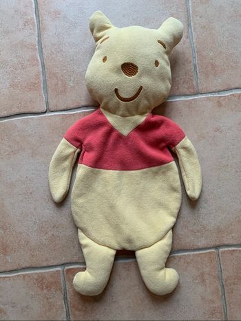 Peluche range pyjama Disney Winnie l’ourson