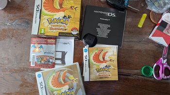 Boite jeux Pokemon Or DS. + Livre cartes a collectionner