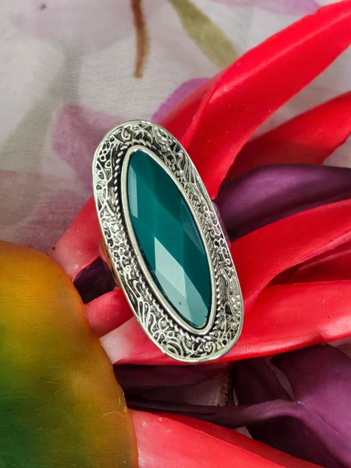 Bague longue texturée avec sa pierre en acier inoxydable - photo numéro 2