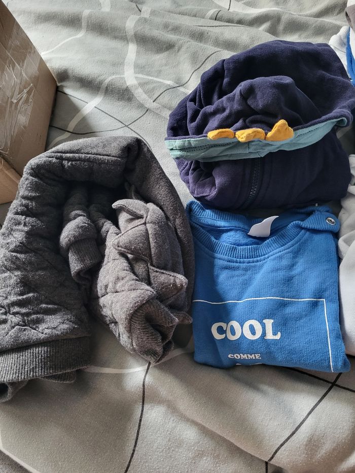 Lot vêtements garçon 9 mois - photo numéro 2