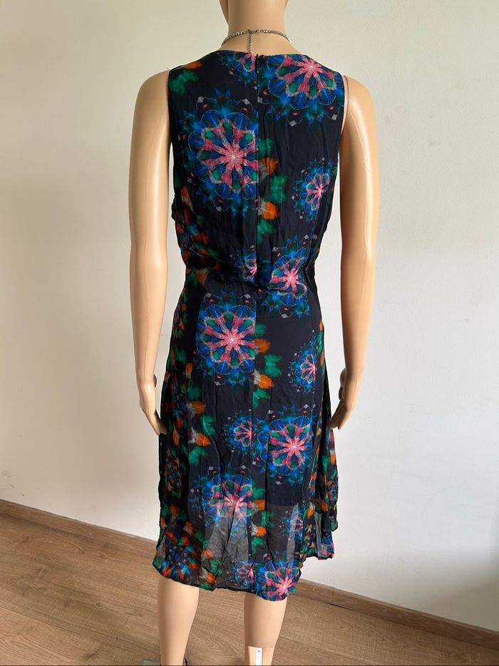 Robe noire et imprimée sans manches Desigual taille 40 jamais portée - photo numéro 5