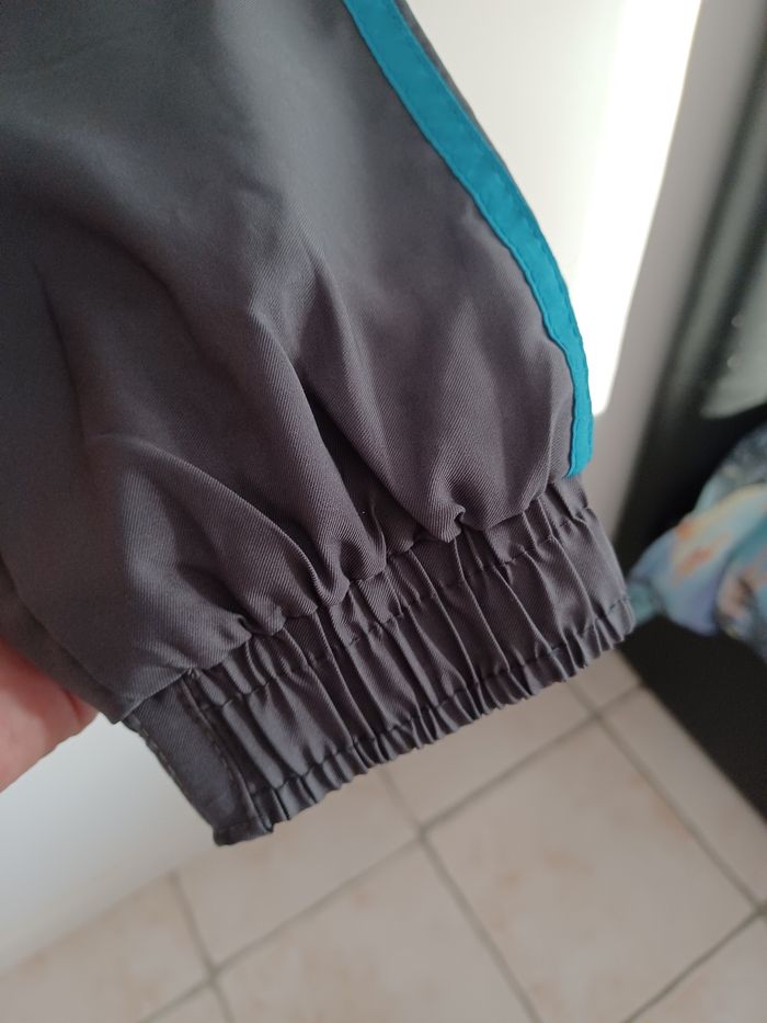 Veste Adidas grise bandes bleues Taille M Asian L Très bon état - photo numéro 4
