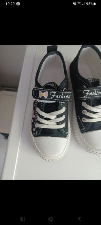Très  belles paires de baskets fille Pointure 30