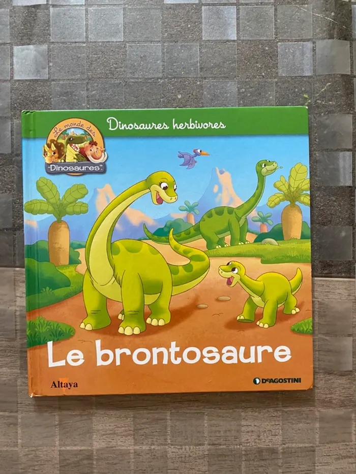Livre le brontosaure et 4 figurines altaya le monde des dinosaures - photo numéro 2