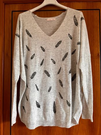 Pull gris col v plumes neuf Peace n’ love taille unique
