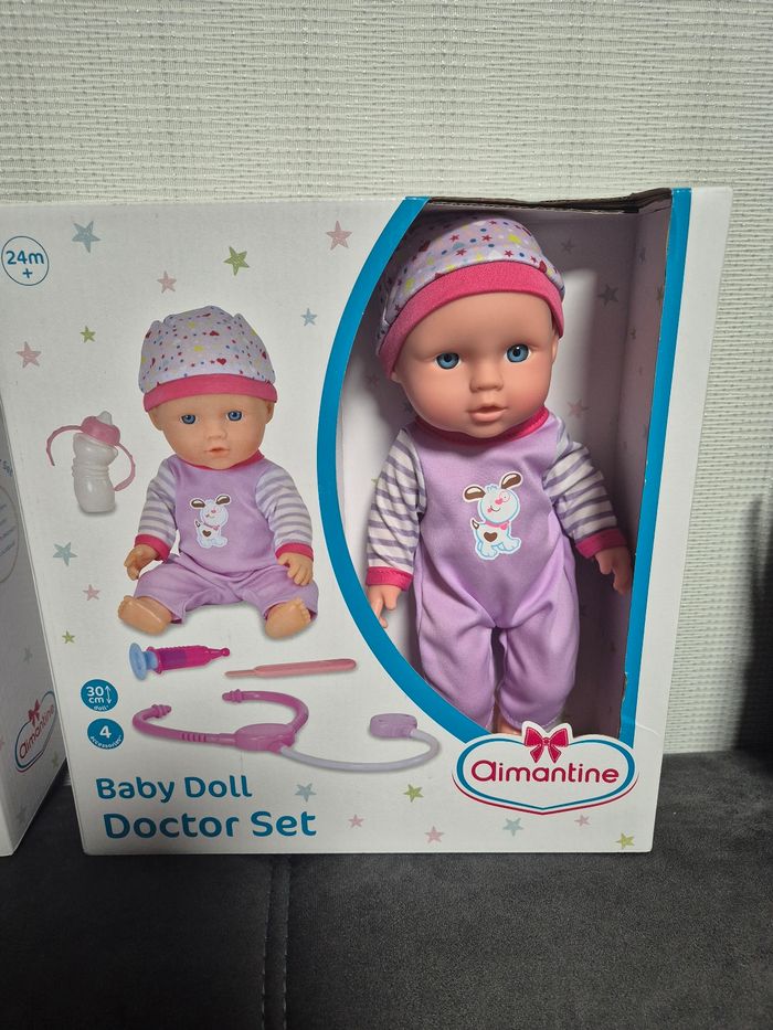 Poupée docteur Aimantine avec accessoires