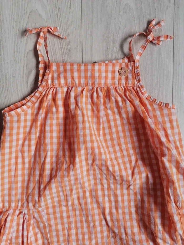 Robe Sergent Major
Thème Les 3 petites pêches
Taille 10 ans
Très bon état - photo numéro 2