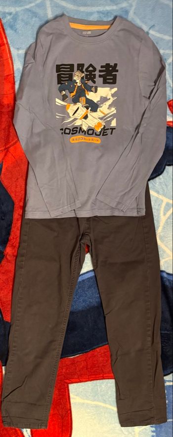 Ensemble jeans jogger gris + t-shirt ML bleu