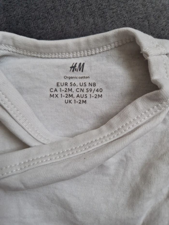 Lot 4 bodies 1-2mois 56cm très bon état H&M - photo numéro 9