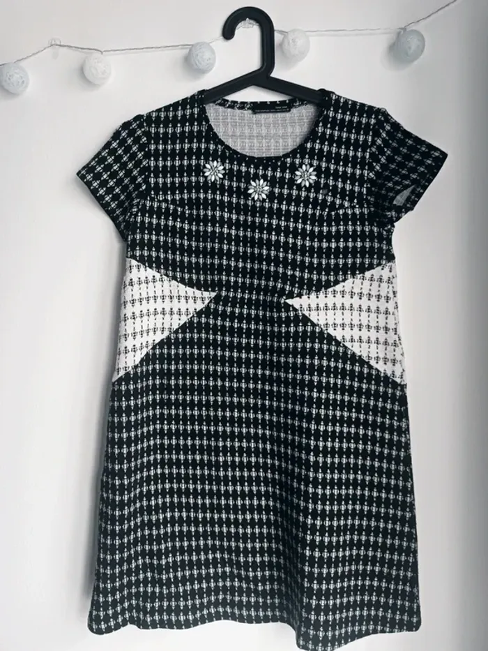 Robe noire et blanche à paillettes argentés Zara Taille M En très bon état - photo numéro 2
