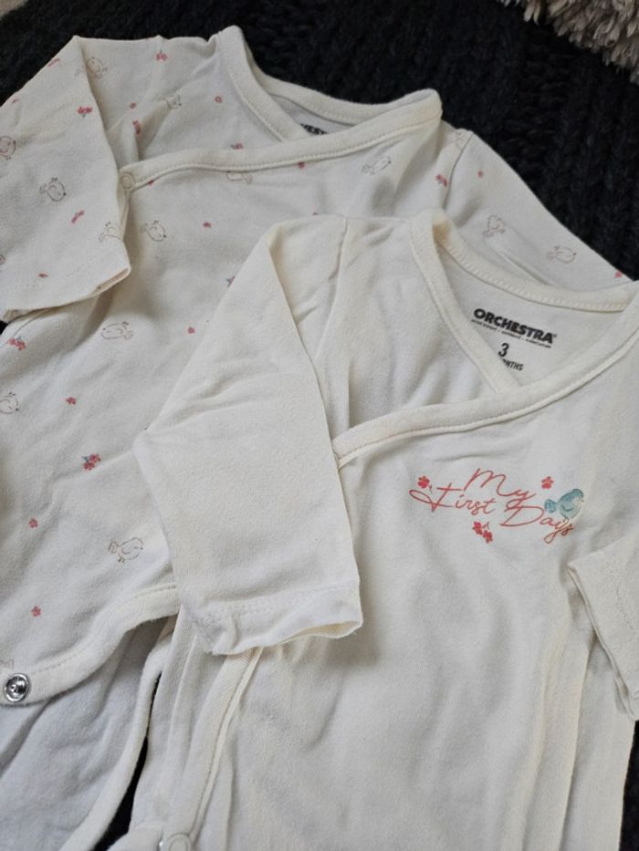 Lot bodies bébé - photo numéro 2