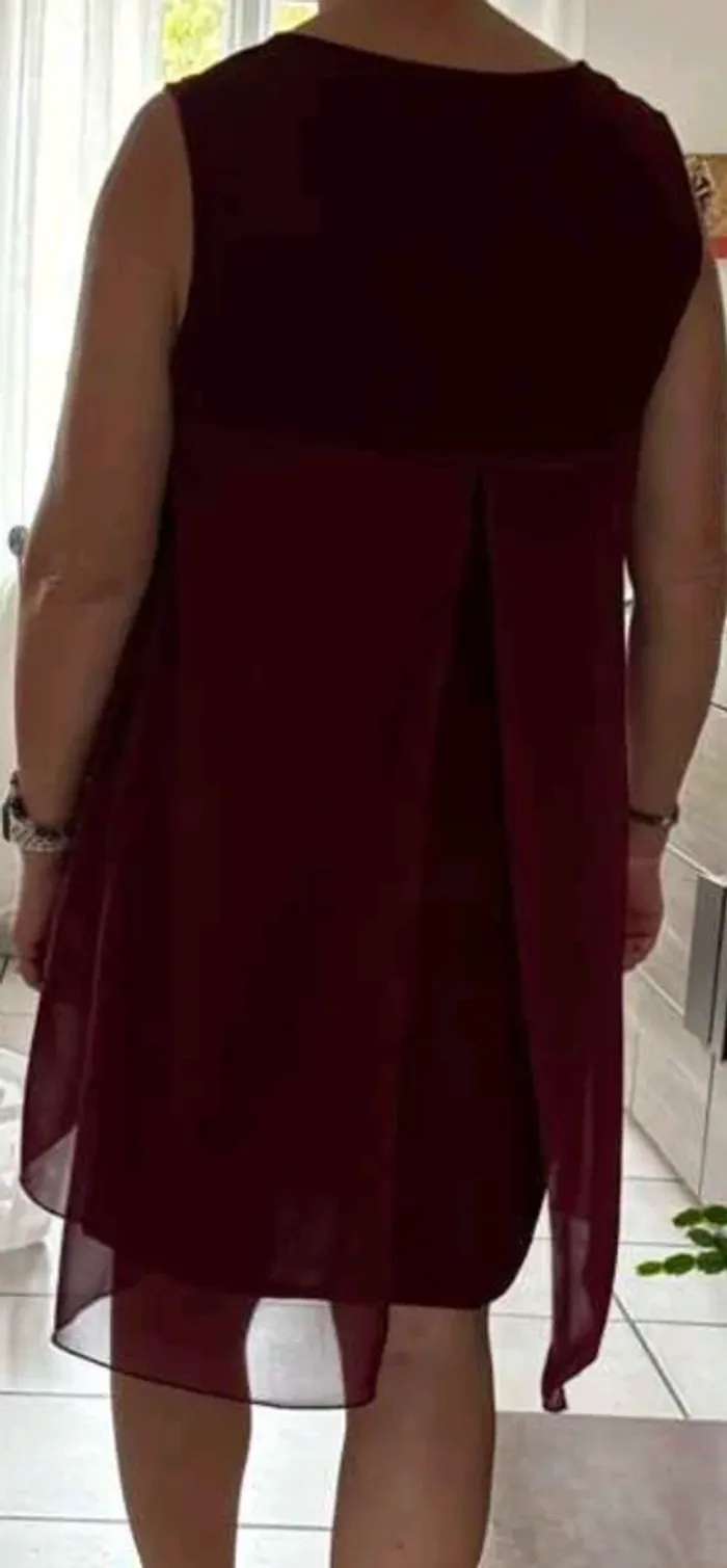 Robe bordeaux neuve - photo numéro 4