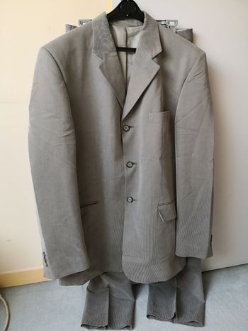 Costume kaki