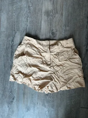 Short beige